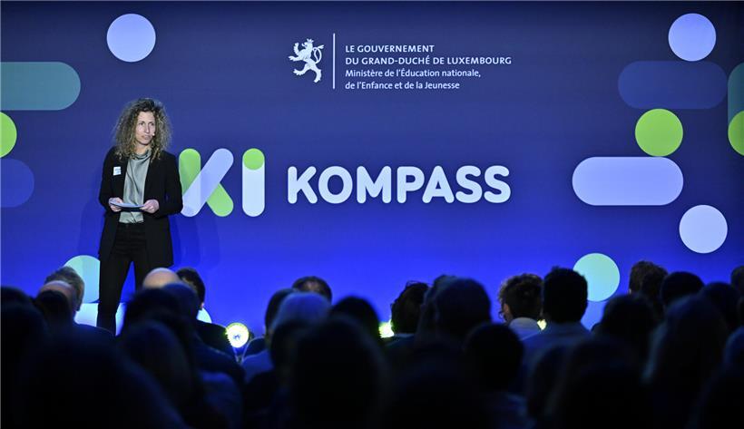 Daniela Hau präsentiert den KI-Kompass als Leiterin der Innovation beim Script für pädagogische Technologie