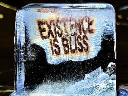 Das Album Existence Is Bliss erhält von Kai Florian Becker 8 von 10 Punkten