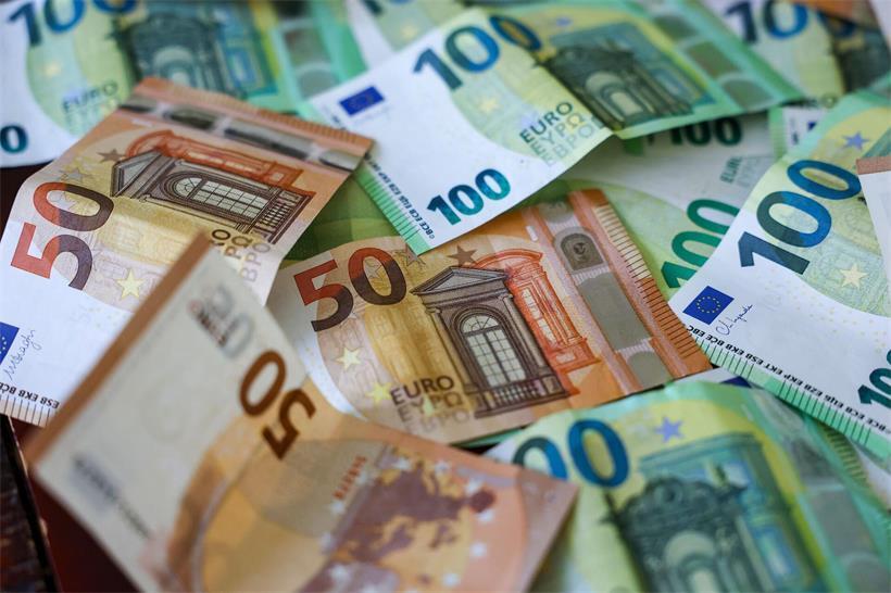 Digitaler Euro und Bargeld im Alltag – moderne Zahlungsmethoden für tägliche Einkäufe kombiniert