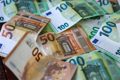 Digitaler Euro und Bargeld im Alltag – moderne Zahlungsmethoden für tägliche Einkäufe kombiniert