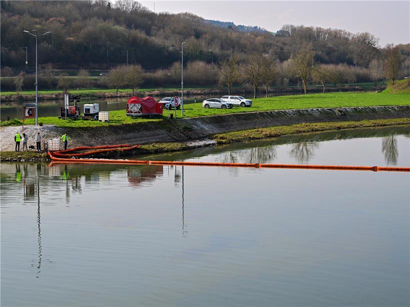 CGDIS setzt am 8. März Ölsperre im Hafenbecken von Mertert ein zur Gewässer- und Umweltschutzmaßnahme.