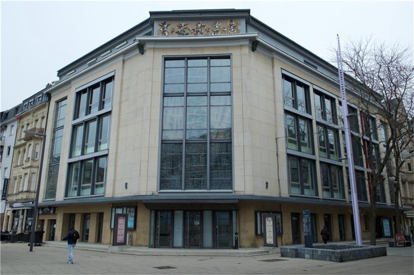 Modernes Heizsystem wird im historischen Escher Theater installiert für energieeffiziente Gebäudetechnik.