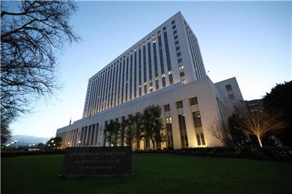 Oberster Gerichtshof von Los Angeles Gebäude an einem sonnigen Tag am 18. Februar 2026