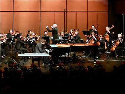 Luxemburger Kammerorchester mit Starpianist Francesco Tristano im Konzertsaal der neuen Musikschule Petingen