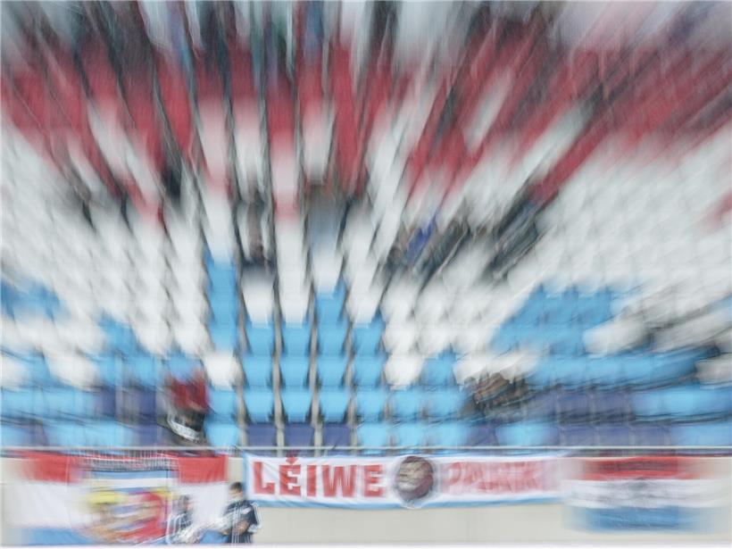 Stade de Luxembourg – modernes Multifunktionsstadion mit Tribünen und Spielfeld in Luxemburg-Stadt