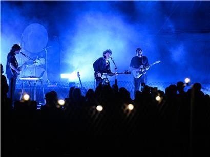 Usina-Festival 2026 an einem Tag mit Bühnen, Besuchern und Live-Musik im Freien