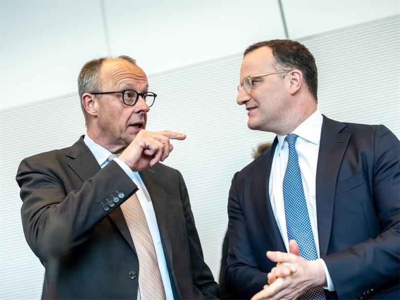 Das politische Band ist zerrissen: Kanzler Friedrich Merz entzog Jens Spahn schließlich die Unterstützung