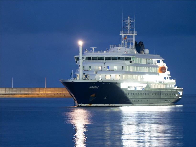 Kreuzfahrtschiff MV Hondius vor Anker im Industriehafen Granadilla de Abona nach Hantavirus-Ausbruch am 10. Mai