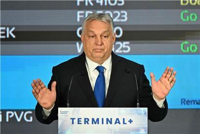 Dauerregent Viktor Orbán bei Eröffnung des neuen Budapest Flughafen-Terminals, Fidesz Wahlkampfvorbereitungen im Fokus