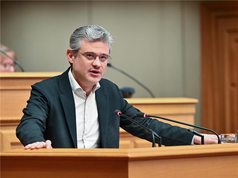 David Wagner wirkt enttäuscht und düpiert von Xavier Bettel und Serge Wilmes bei politischem Treffen