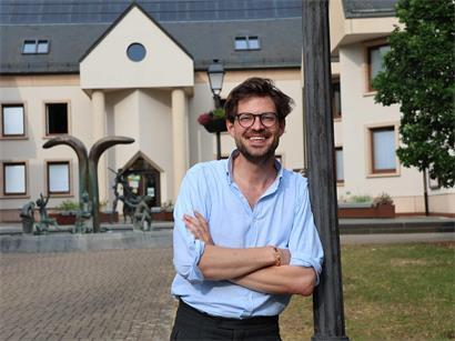De Ron rückt auf den durch das Ausscheiden von Deidre Du Bois frei gewordenen Stuhl nach