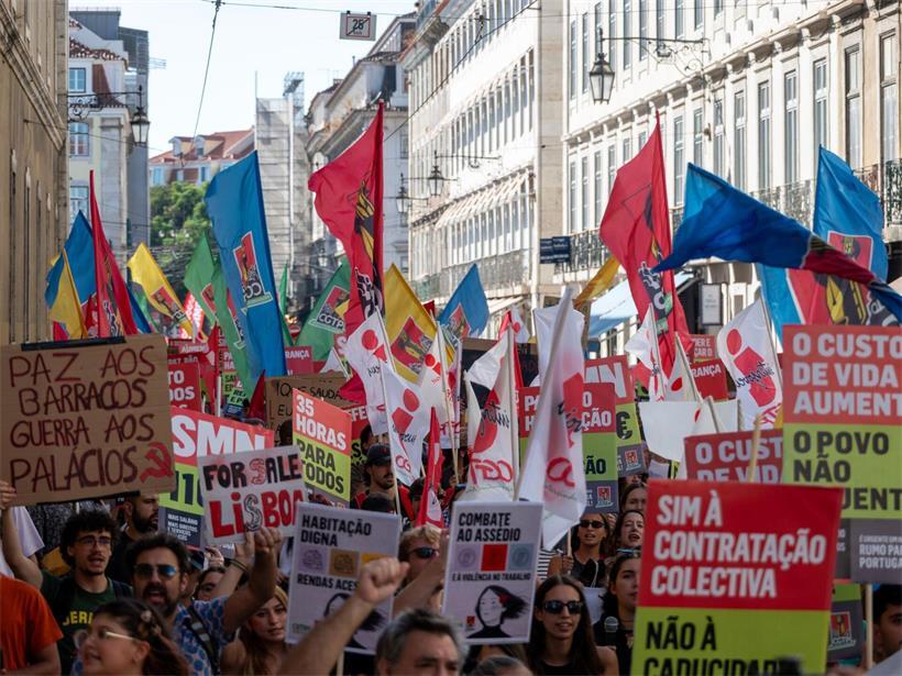 Demonstranten fordern in Portugal bezahlbaren Wohnraum und eine Begrenzung der Mieten
