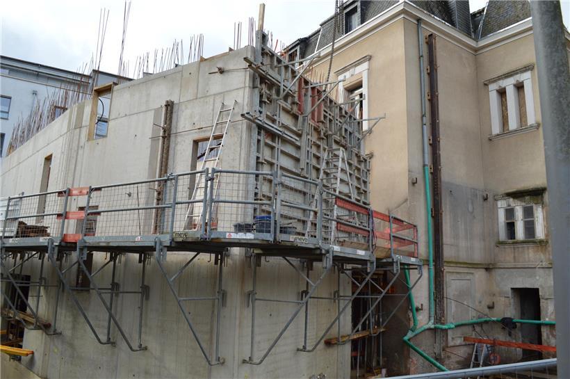 Anbau und Unterbau an Villa mit Leseräumen, Büros, Bibliothek, Lager, Quarantäneraum und 90 m² großem Archivraum unterirdisch