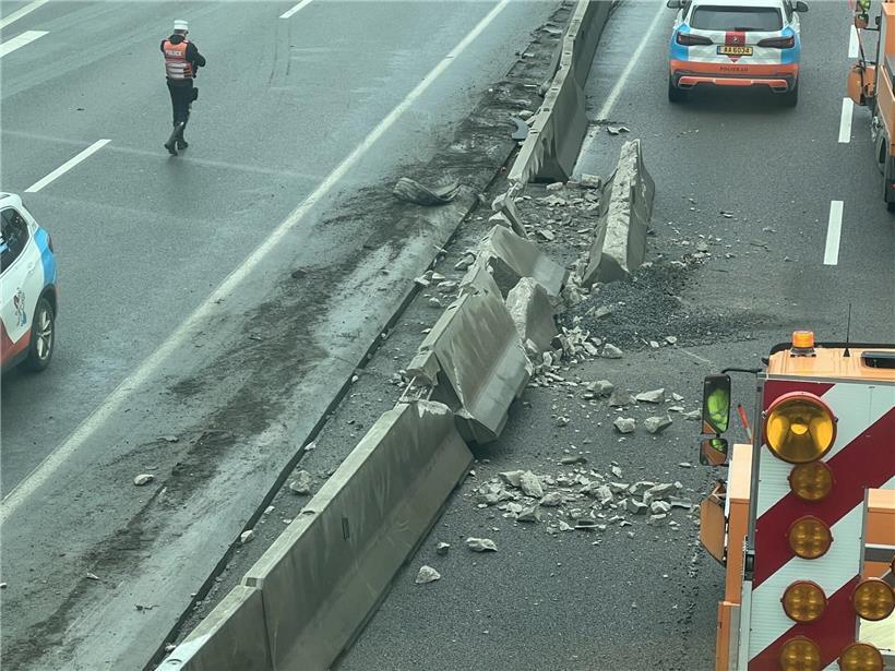 Unfall auf der A6: Lkw kracht gegen „kalifornische“ Mauer
