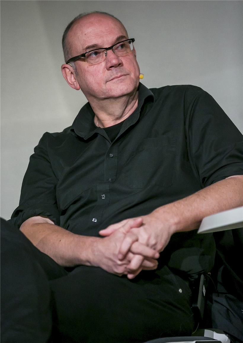 Guy Helminger, Autor, 2019 in Mersch, Porträtfoto im Freien