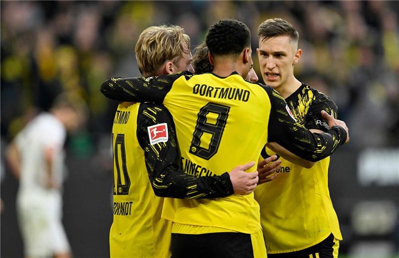 BVB-Spieler kämpfen am Dienstag in London im Fußballspiel gegen Tottenham Hotspur um Sieg