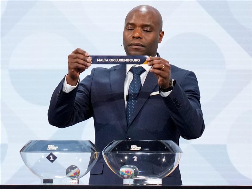 Mbo Mpenza aus Belgien bei der Auslosung der UEFA Nations League Liga D, offizielle Fußballveranstaltung