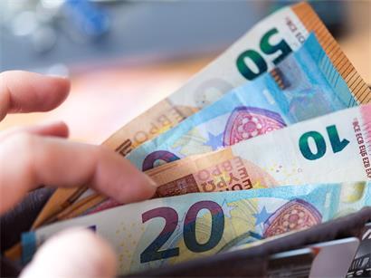 Der Bruttolohn für Mindestlohnempfänger steigt ab Januar 2027 um rund 105 Euro