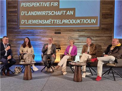 Podiumsdiskussion moderiert von Jeff Boonen mit Joelle Ferber, Martine Hansen, Marc Jacobs, Jean-Marie Neuberg und Paul Bisenius