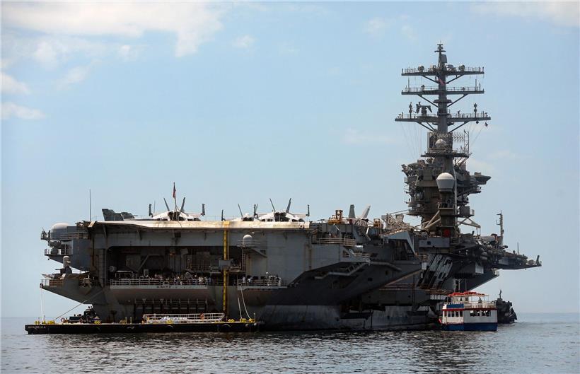 Flugzeugträger USS Nimitz auf See, Symbol für Trumps geplante US-Militär-Budgetaufstockung