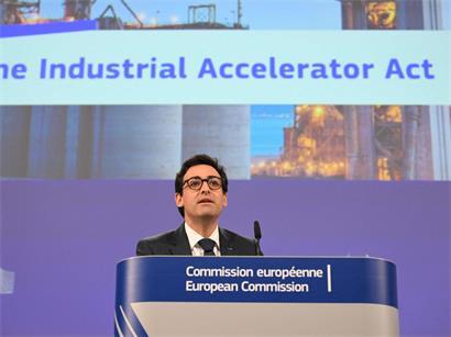 Der „Industrial Accelerator Act“ (IAA), den Industriekommissar Stéphane Séjourné bereits im März vorgestellt hatte, soll nun um einen weiteren Gesetzestext ergänzt werden
