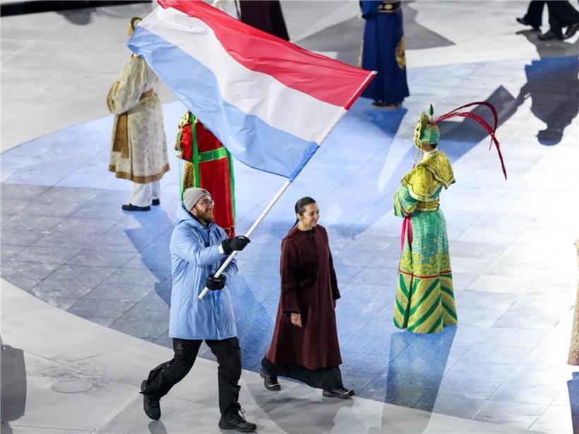 Der Luxemburger Matthieu Osch als Fahnenträger