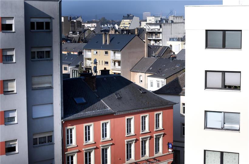 Luxemburg Stadt mit Wohngebäuden, symbolisiert anhaltenden Mangel an Wohnraum und steigende Wohnungsmarkt-Spannungen