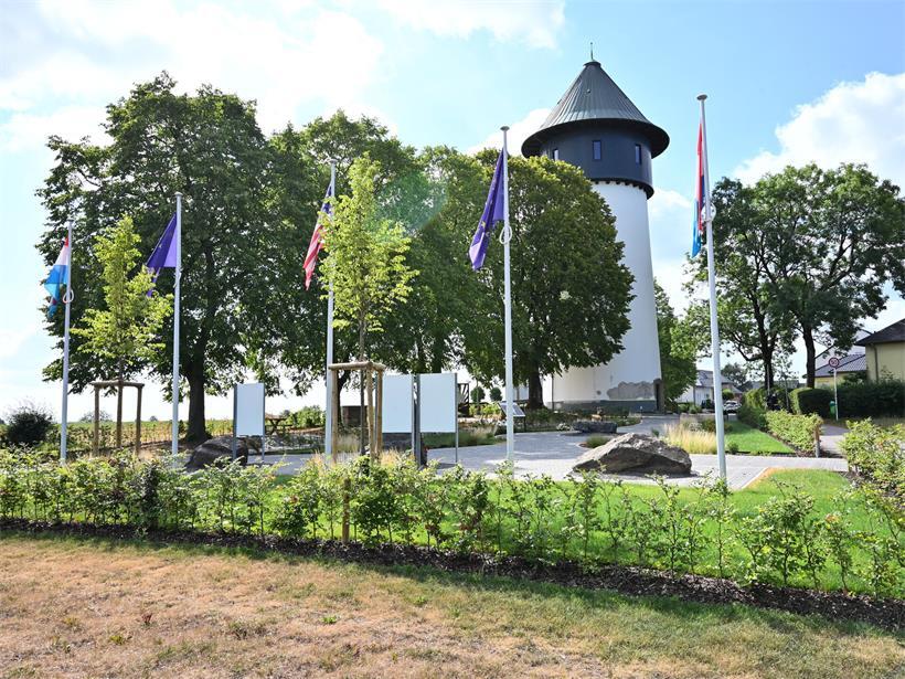 Der „Memorial Park“ will dem Vergessen etwas entgegensetzen und wurde am 8. Mai 2026 eingeweiht
