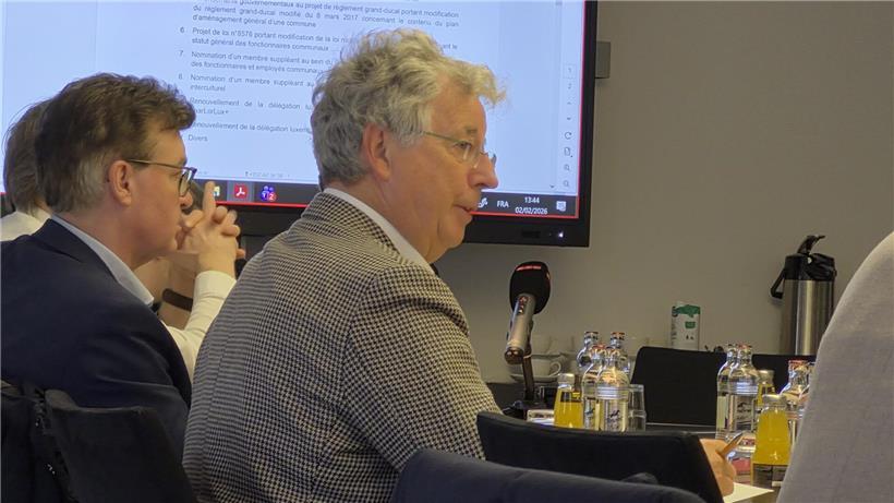 Emile Eicher, Präsident des Syvicol und ehemaliger Abgeordneter, mittig bei offizieller Veranstaltung