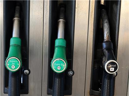 Preis für einen Liter Diesel fällt leicht, bleibt aber über zwei Euro – aktuelle Dieselpreis-Entwicklung und Kraftstoffkosten