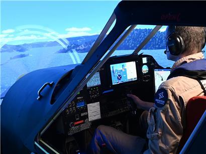 Pilotentraining im Simulator zur realistischen Vorbereitung auf Notfallsituationen und Flugrisiken