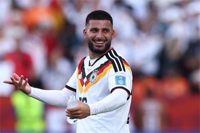 Porträt von Deniz Undav, dem herausragenden Superjoker der Fußball-WM 2024, in Aktion auf dem Spielfeld