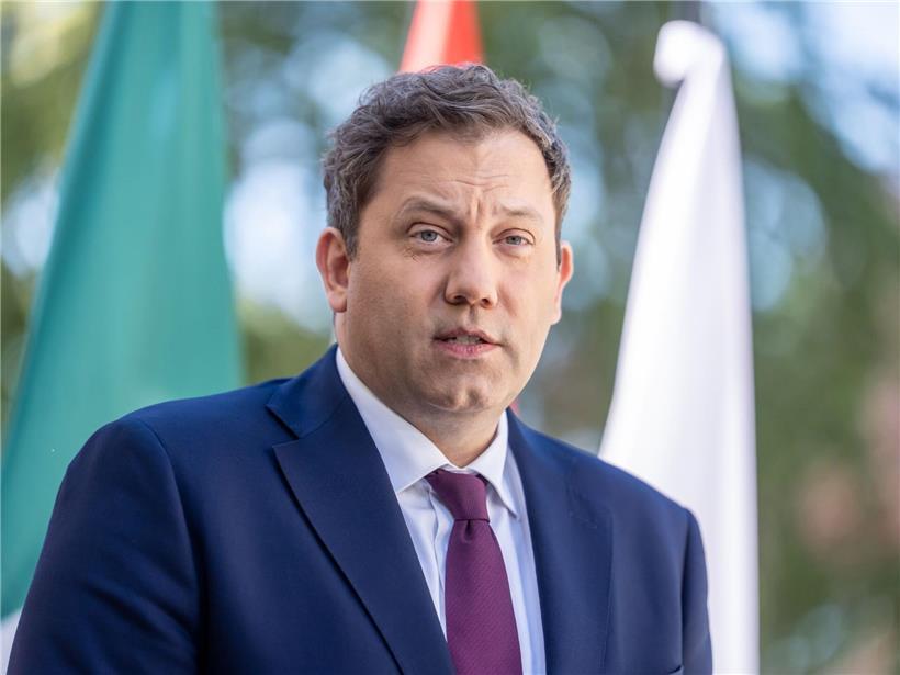 Der deutsche Finanzminister Lars Klingbeil (SPD) bei einem Treffen mit seinen Ministerkollegen aus sechs weiteren EU-Ländern