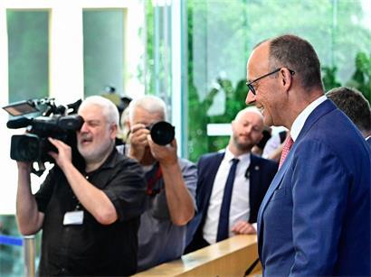 Der deutsche Kanzler Friedrich Merz gab sich betont gelassen bei seiner großen Pressekonferenz vor der Sommerpause