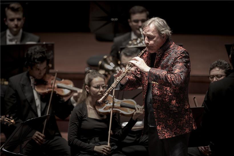 Deutscher Oboist spielt in der Luxemburger Philharmonie vor Orchester und Publikum