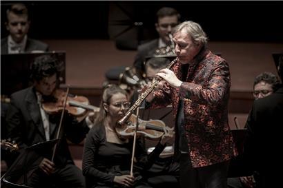 Deutscher Oboist spielt in der Luxemburger Philharmonie vor Orchester und Publikum