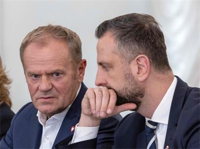 Der polnische Ministerpräsident Donald Tusk (links) und der stellvertretende Ministerpräsident und Verteidigungsminister Wladyslaw Kosiniak-Kamysz