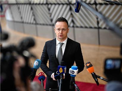 Ungarischer Außenminister Peter Szijjarto blockiert EU-Sanktionen gegen Russland bei diplomatischem Treffen