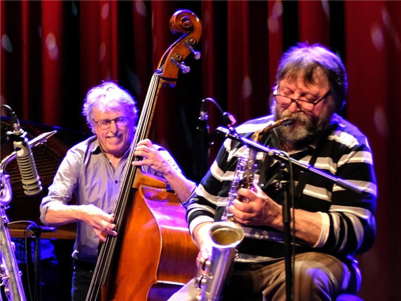 Deux des quatres musiciens de l‘EuropAmerican Combo : Joe Fonda (g.) et Luciano Pagliarini (d.)