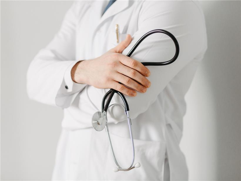 Konferenz im Hôpital Kirchberg Luxemburg mit François Pauly und Experten zu Fortschritten der Robert Schuman Krankenhausprojekte