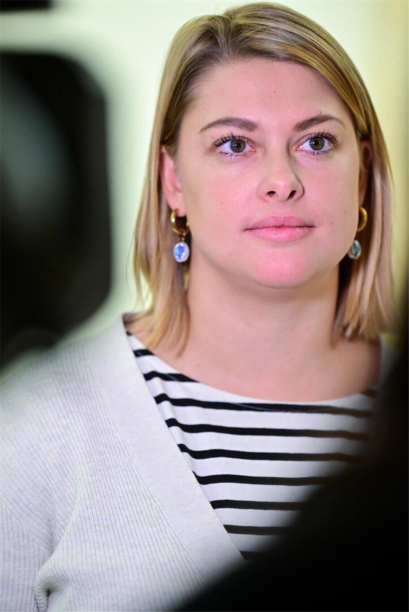 Abgeordnete Djuna Bernard (déi Gréng) spricht über neuen KEP zur Bekämpfung von Machtmissbrauch im Parlament