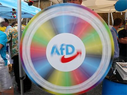 Die AfD rückt in die Mitte: Auf einem Glücksrad im sachsen-anhaltinischen Landtag ist die rechtsextreme Partei dort schon angekommen