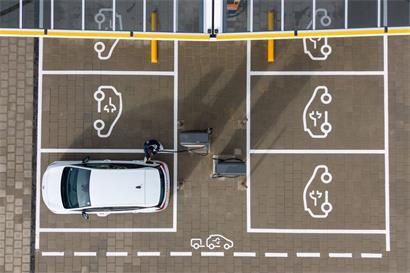 Die Begünstigung würde den steuerlichen Vorteil zwischen Plug-in-Hybriden und E-Fahrzeugen reduzieren
