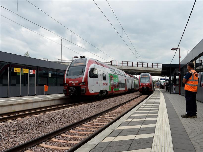 Zug der CFL auf Schienen in Luxemburg, Symbol für mögliche Auswirkungen auf den Zugverkehr