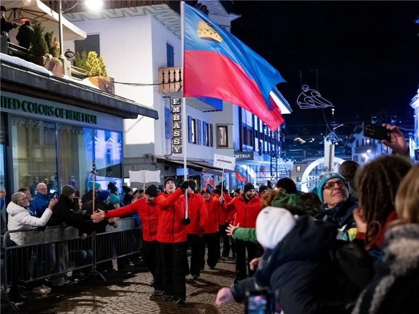 Delegation aus Liechtenstein bei der feierlichen Eröffnungszeremonie in Cortina, Winter-Event, offizielle Kleidung