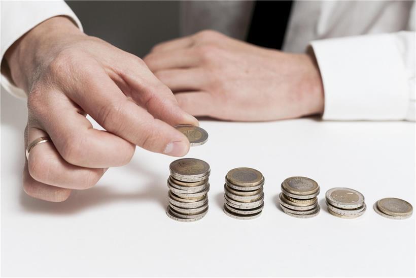 Personengruppe bei FEDIL-Konferenz lehnt strukturelle Erhöhung des sozialen Mindestlohns ab, Wirtschaftsthema Luxemburg