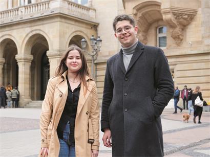 Die Initiative zum freiwilligen Jugendwahlrecht auf Kommunalebene geht auf Lana Despotovic und Sam Elsey zurück