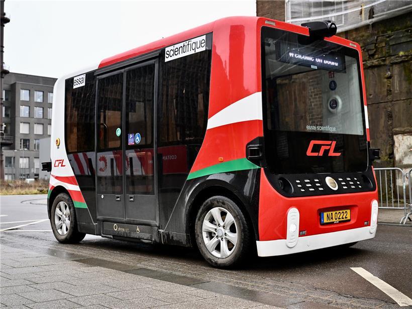 Neuseeländische Kleinbusse mit Hinderniserkennungssensoren für sicheres autonomes Fahren