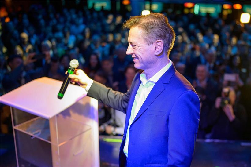 Liberale Partei knapp vor Konservativen bei Parlamentswahl, Wahlergebnisse und politische Konkurrenz sichtbar