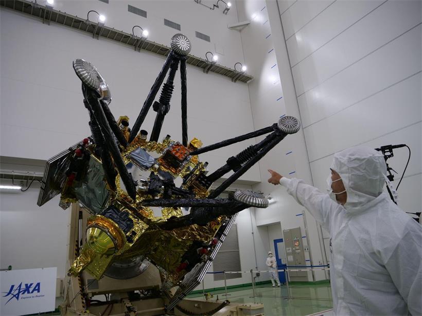 Die MMX-Sonde verfügt über ein Rückkehrmodul inklusive der Landekapsel mit ihren thermischen Schutzschilden. Dieses wird am Ende der MMX-Mission Proben des Marsmonds Phobos zurück zur Erde bringen.